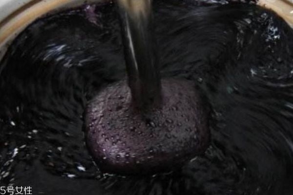 桑葚干泡水一天需几颗 桑葚干泡水喝的好处