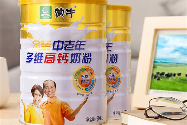 老年奶粉和纯牛奶哪个营养好 老年奶粉和蛋白粉可以一起冲吗