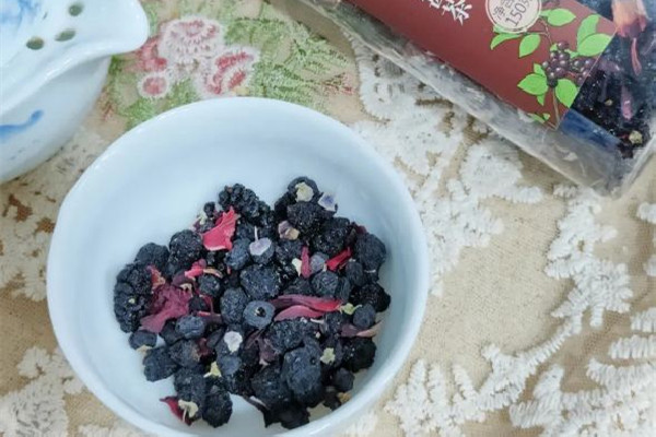 桑葚茶可以用冷水泡吗 桑葚茶用多少度的水泡最好